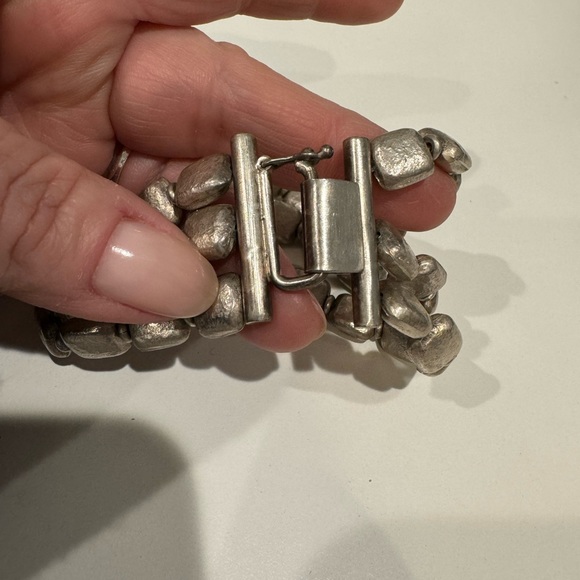 Vintage Arella Hammered Silver Triple Strand Bracelet. EUC - Picture 5 of 7